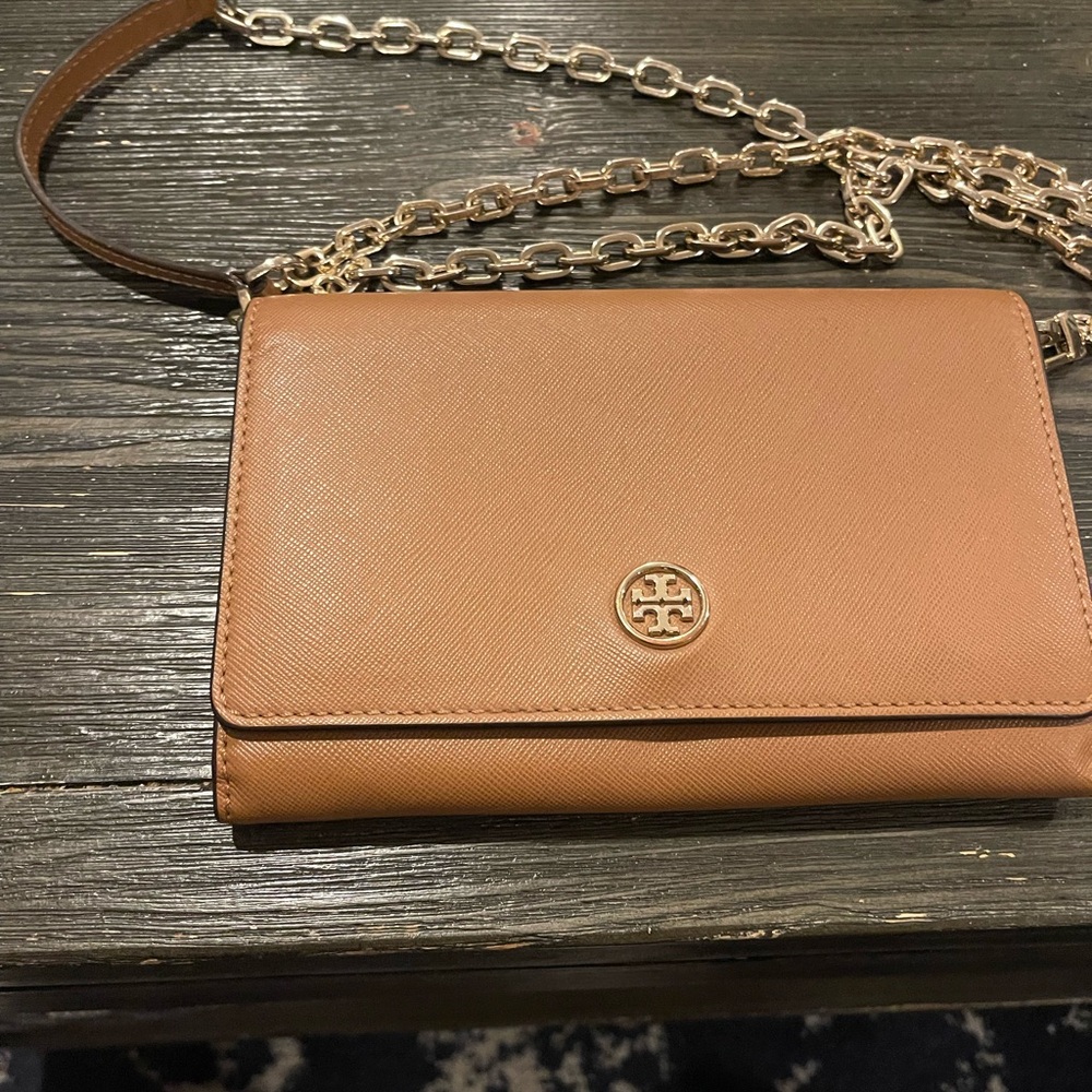 Tory Burch Tan Robinson Chain Wallet Crossbody Bag. Never used No CALLOUTS - Picture 2 of 9